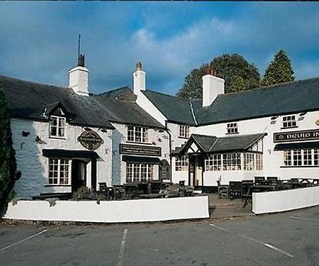 The Druid Inn Llanferres Экстерьер фото